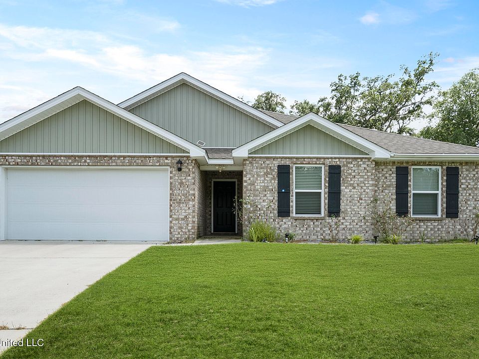 1st image of 211 Hawthorne Dr