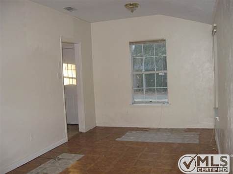 3rd image of 704 Conyers St