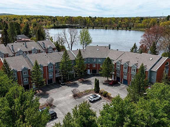 3rd image of 460 Rue Principale #21