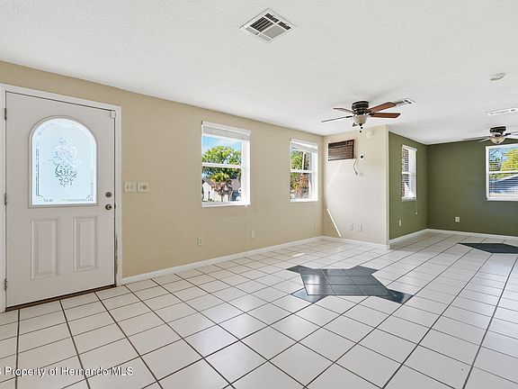2nd image of 1745 Larkin Rd