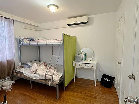 4th image of 928 55th St APT 1B