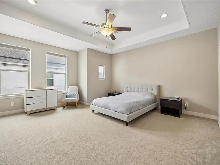 4220 Dickson St — Photo 15