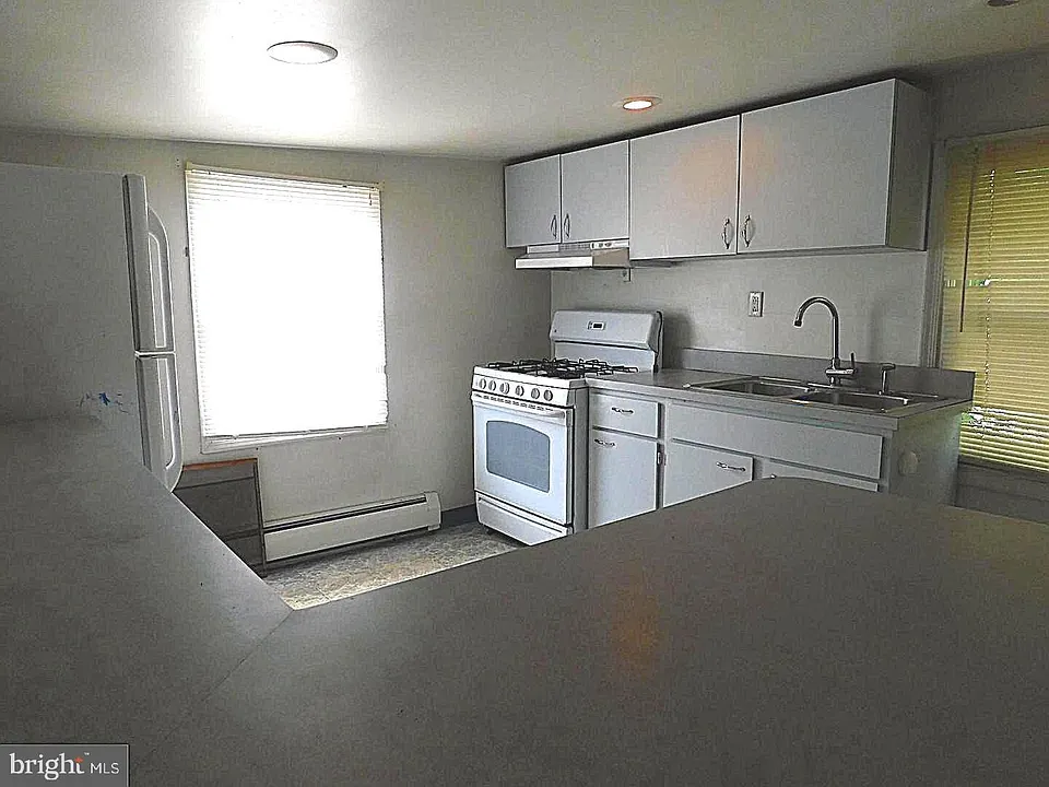 137 W Lancaster Ave #2