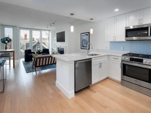 7 Beech St #209, Cambridge, MA 02140