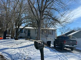 7 Crimson Ct, Pekin, IL 61554