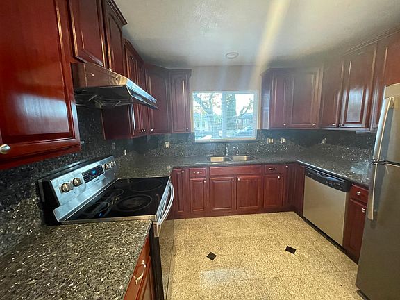 5th image of 3362 Vincent Dr