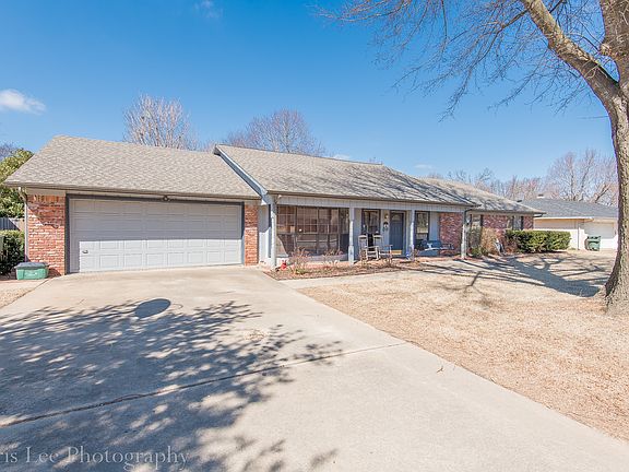 4th image of 2614 E Golden Oaks Dr
