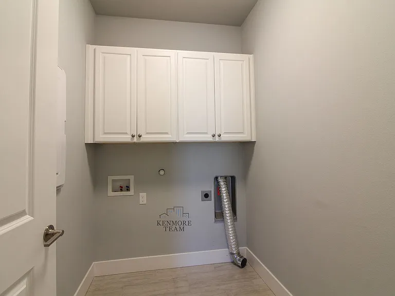 9114 Ruven St — Photo 18