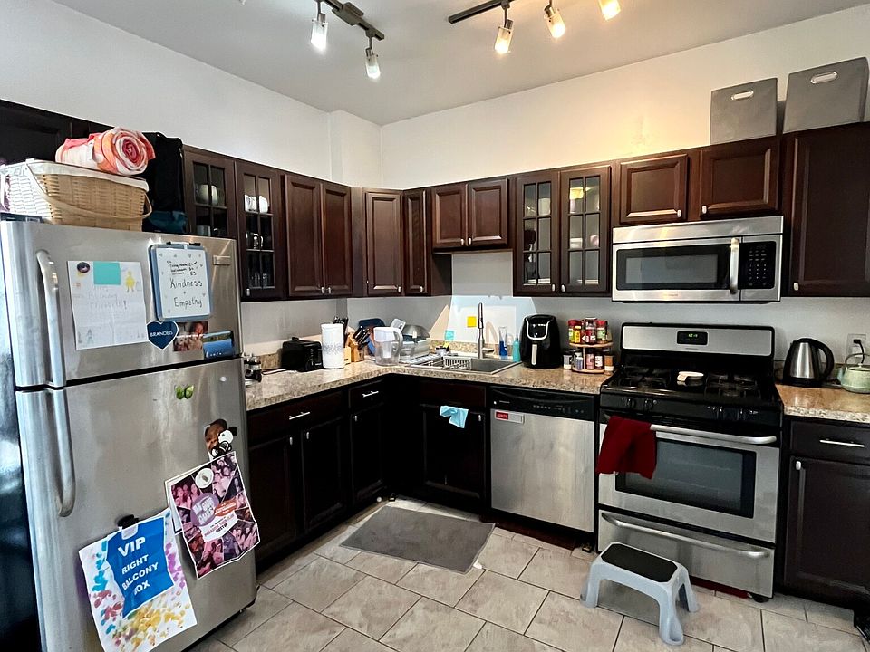 1st image of 138 Sutherland Rd #2