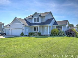 848 Wallin Dr, Jenison, MI 49428