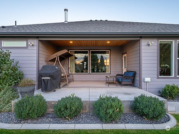 3rd image of 4844 Carol Drive NE