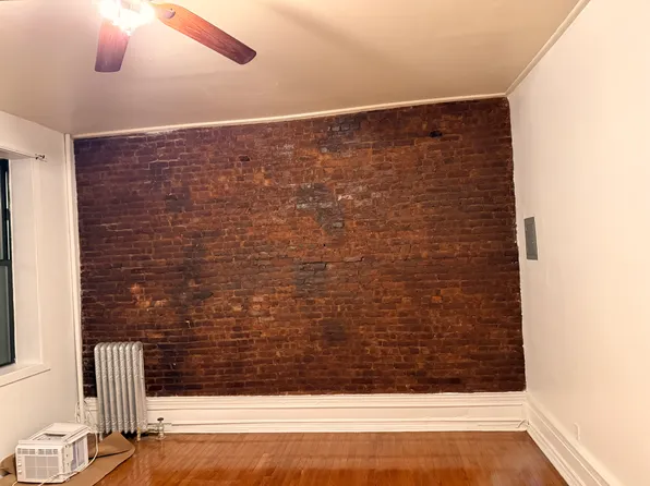 118 Bainbridge Street image 2 of 9