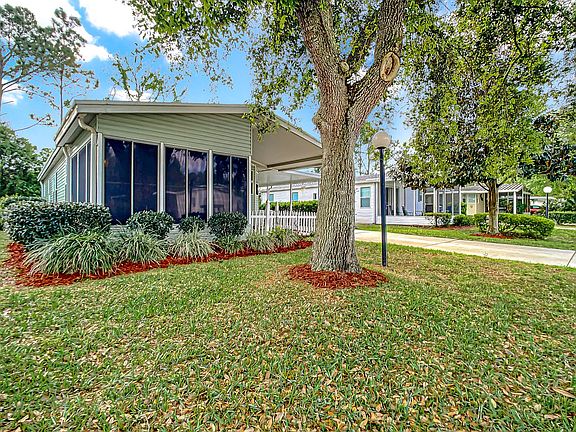 2nd image of 44 Bluewater Lake Cir