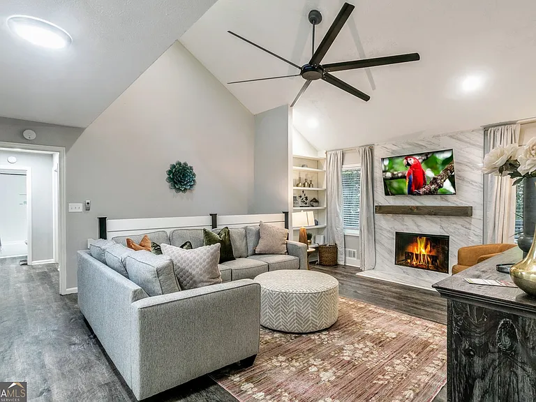 85 Wilhelmina Dr — Photo 7