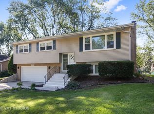 1013 71st St, Darien, IL 60561