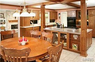 3rd image of 936 Woodleigh Ct