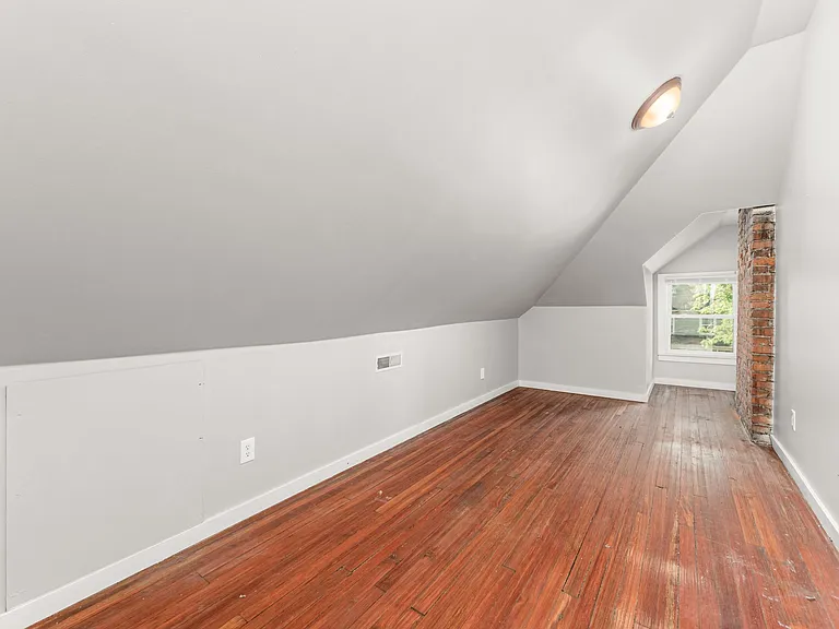 411 13th Ave — Photo 38