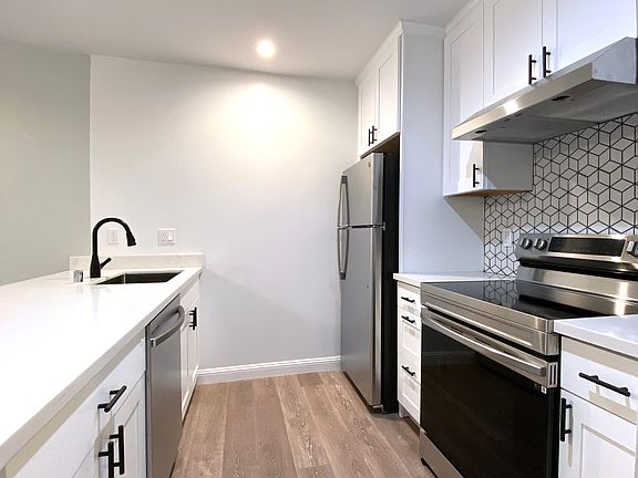 2nd image of 155 Bartlett St #16