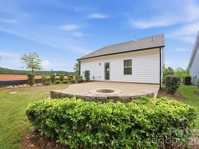 21216 Sanctuary Dr — Photo 26