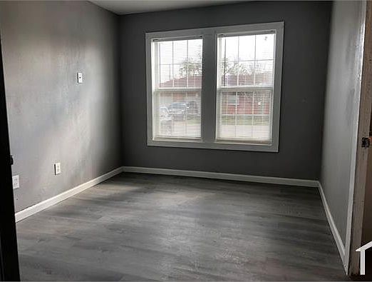 4th image of 102 N Avenue A