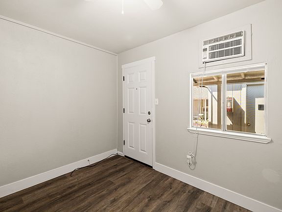 3rd image of 946 Cherry St APT 2