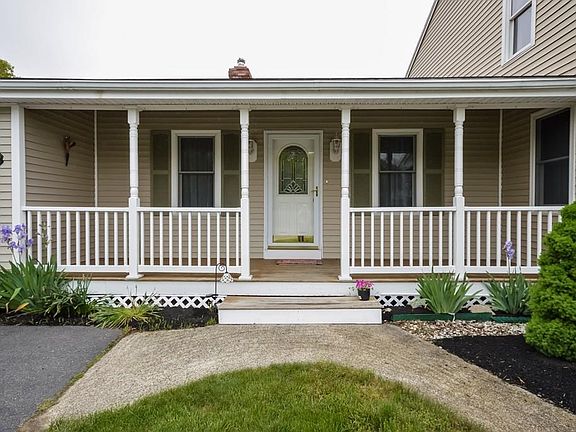 2nd image of 32 Laurinda Ln