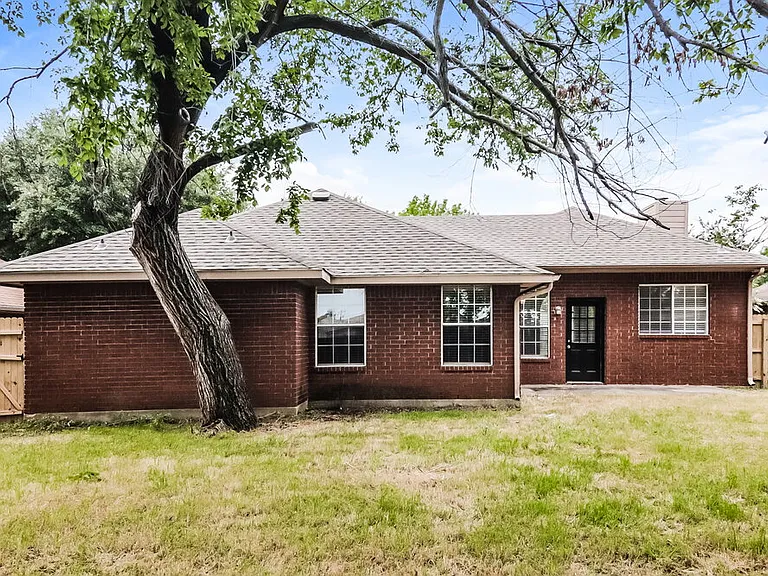 2115 Lattimore St — Photo 15