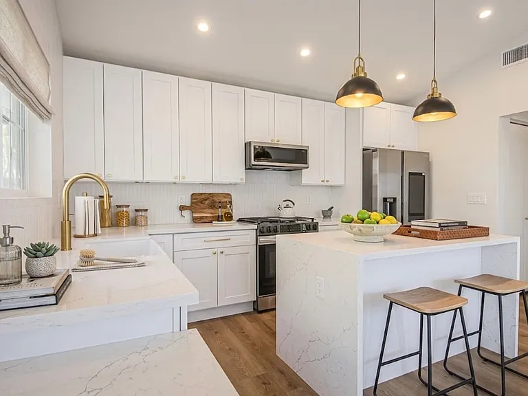 723 E Verdugo Ave #201 — Photo 1