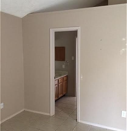 4th image of 3012 Walnut Springs Dr