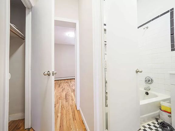 3rd image of 405 Park Pl #2R