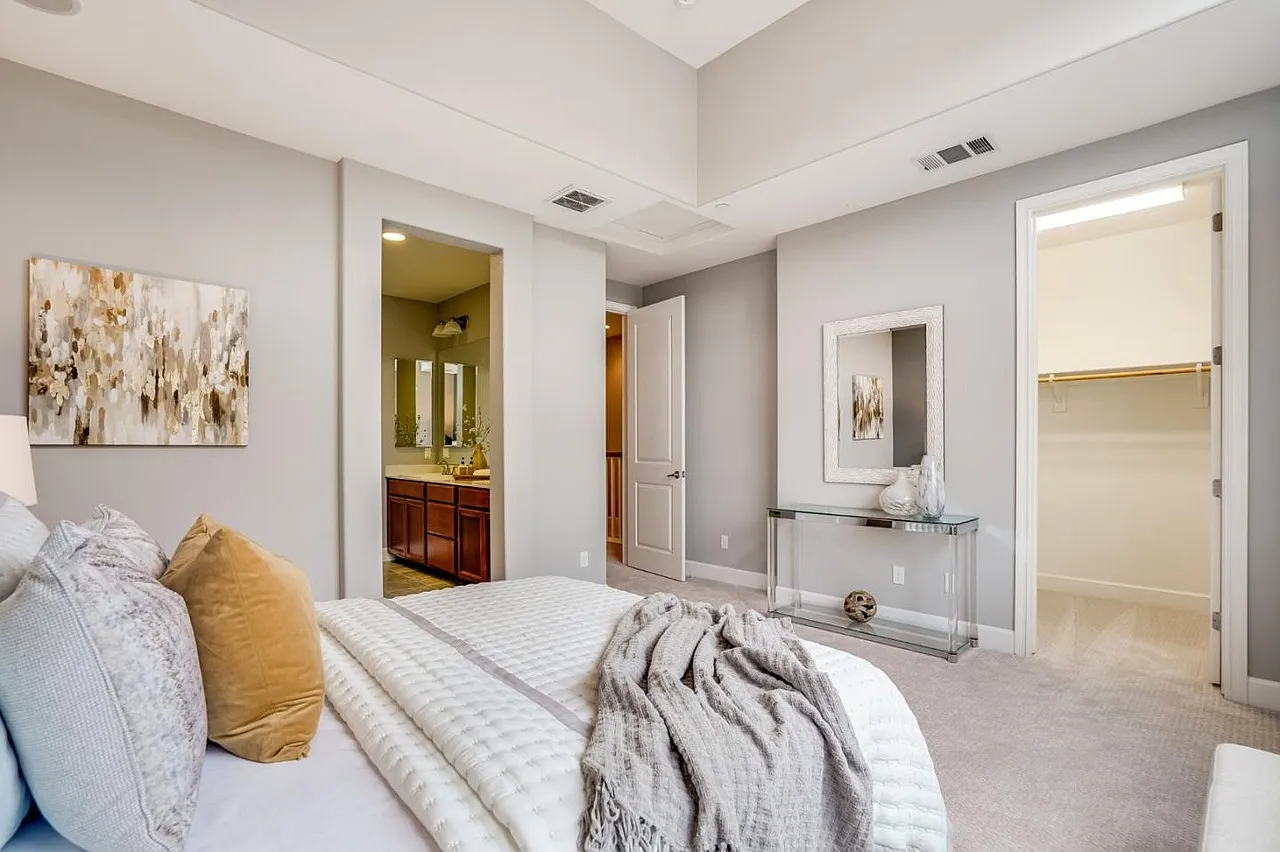 4 bed, 3.5 bath, 1906 sqft, $2,200 — Photo 1
