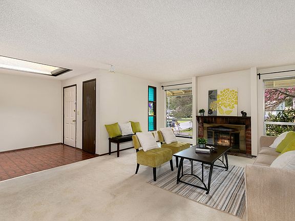 3rd image of 2517 18th Ave NW