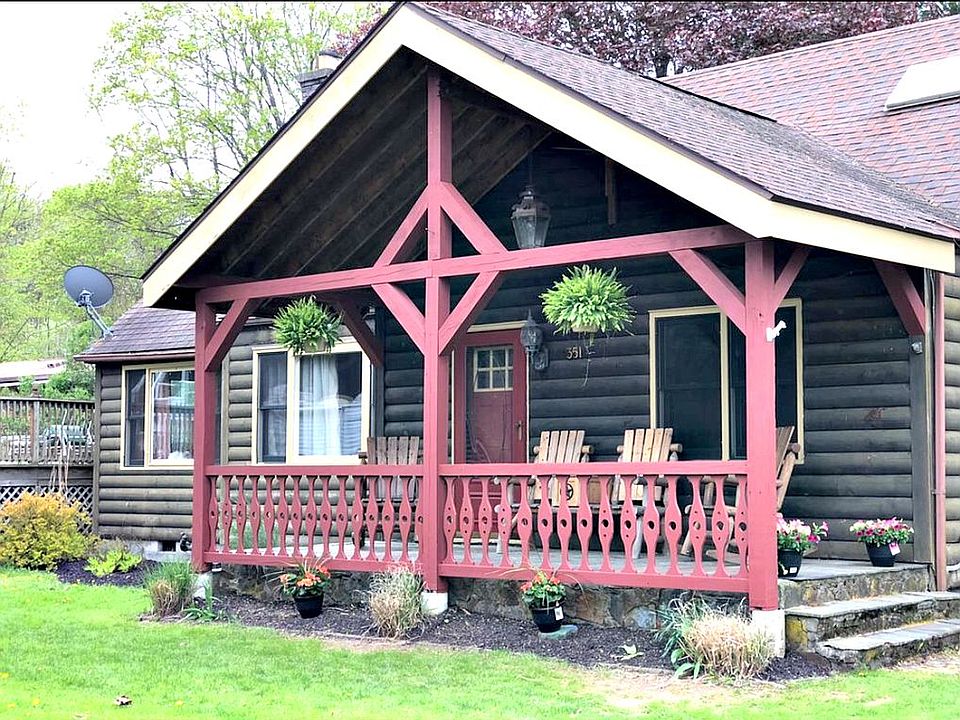 Beautiful Log Cabin Home!