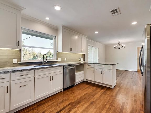3rd image of 1823 Oates Dr