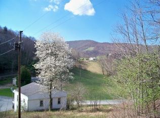 102 Farmers Store Rd, Lansing, NC 28643