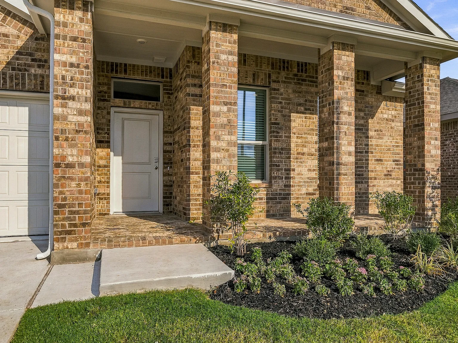 4 bed, 1662 sqft, $2,350 — Photo 2