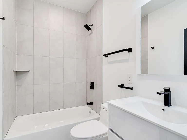 Brand New Luxury Townhouses — Photo 16