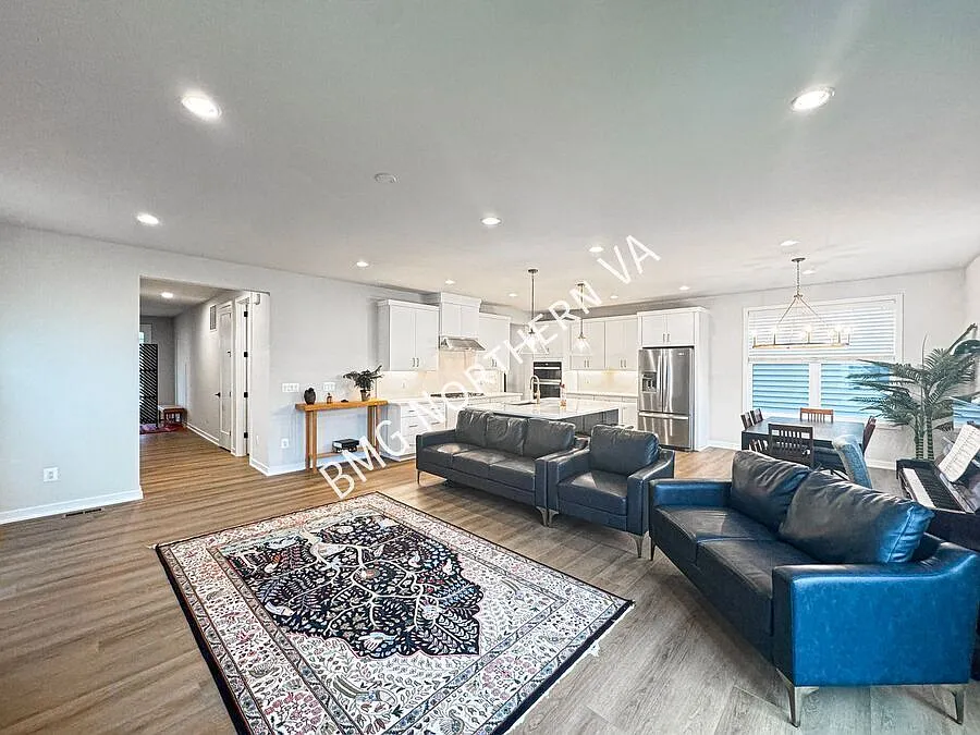 Building Photo - 41684 Carefree Ct