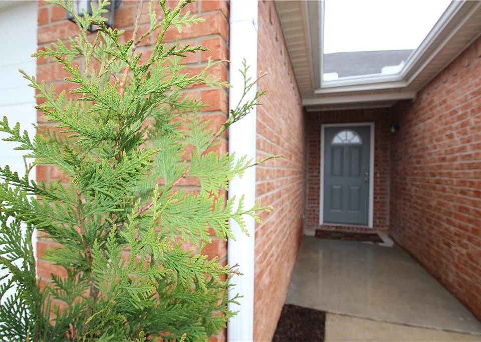 1st image of 2701 SW 10th St