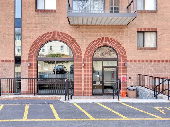 500 Salem St APT 604, Medford, MA 02155