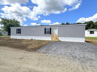 21 Winter Dr, Farmingdale, ME 04344