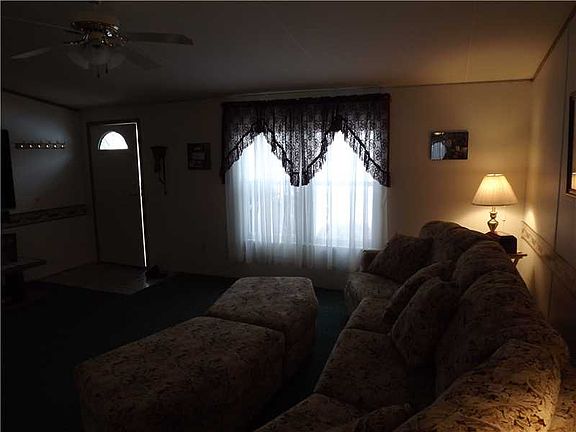 3rd image of 725 Joy Ln
