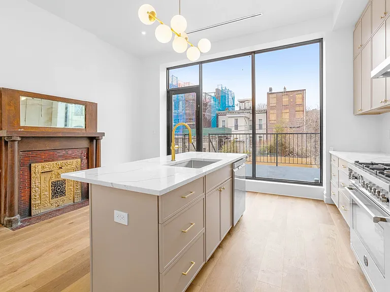 483 Macon St #2 — Photo 4