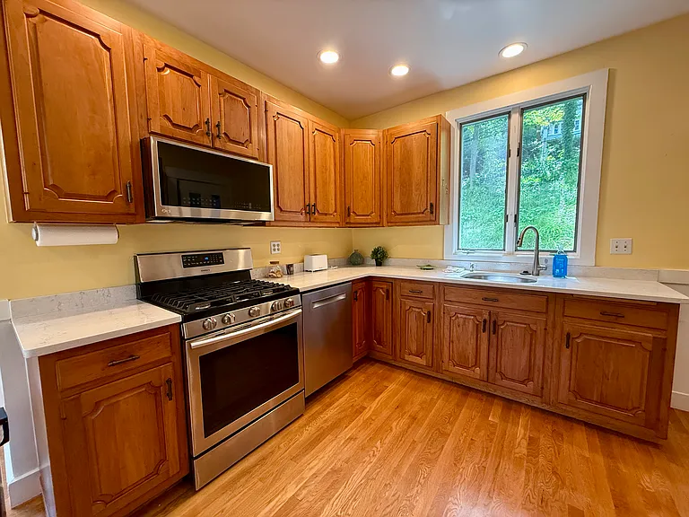 36 Maple Ave — Photo 8
