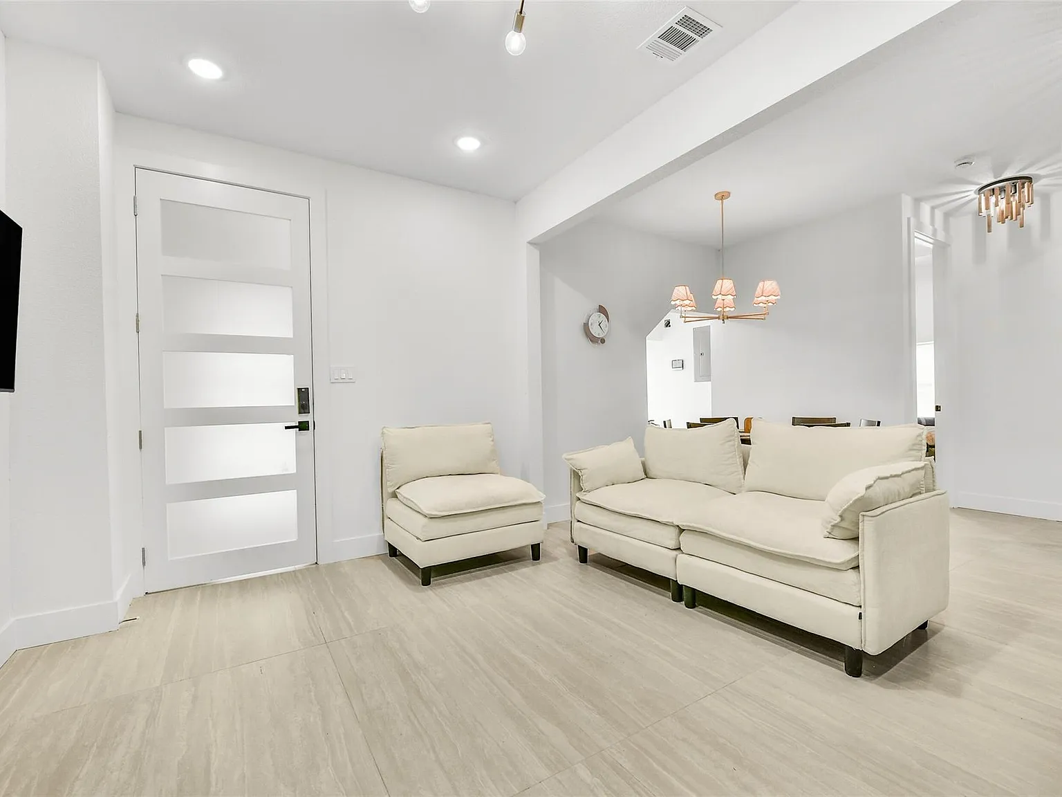 7103 Long Point Rd — Photo 2