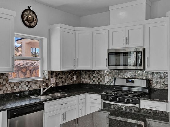 3rd image of 6315 Escondido Dr #B
