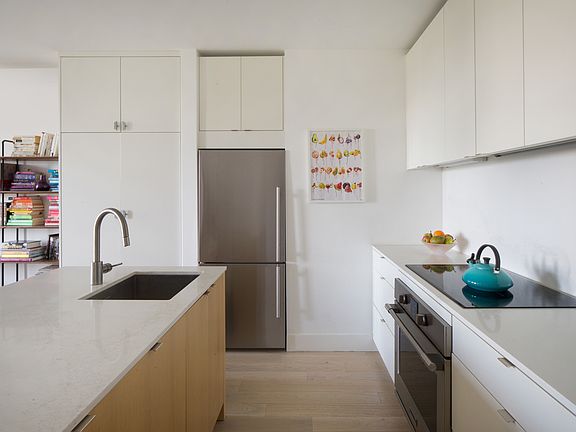 2nd image of 762 Park Pl Unit 6-B