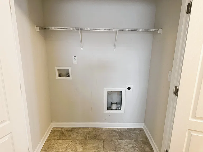 240 Melbourne Dr — Photo 18