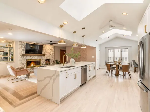 2620 West Garden Park DRIVE, Glendale, WI 53209