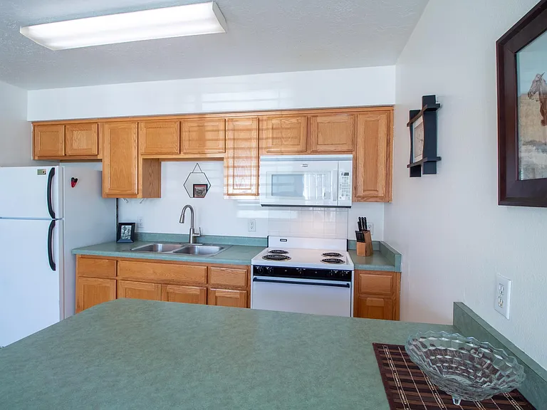 2302 N Tucker Ave — Photo 4